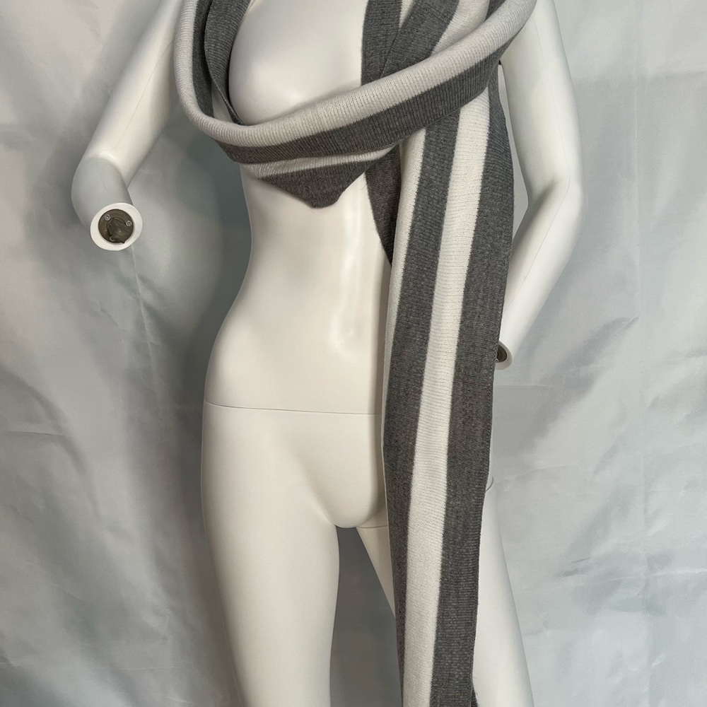 Roots scarf